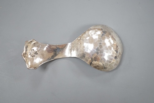 Keswick School of Industrial Art: An Arts & Crafts planished white metal caddy spoon, 81mm, 17 grams.